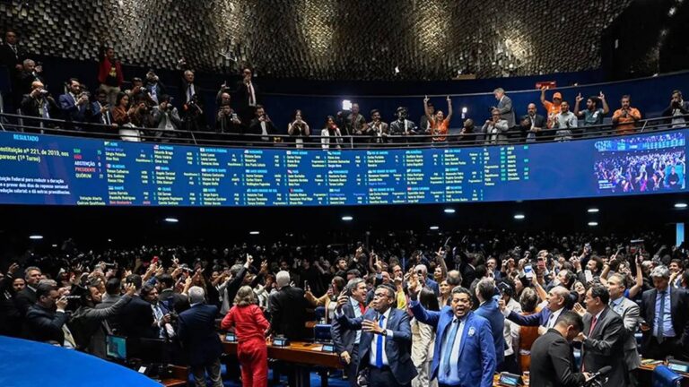 Plenário do Senado durante votação sobre a transição gradual da jornada semanal.