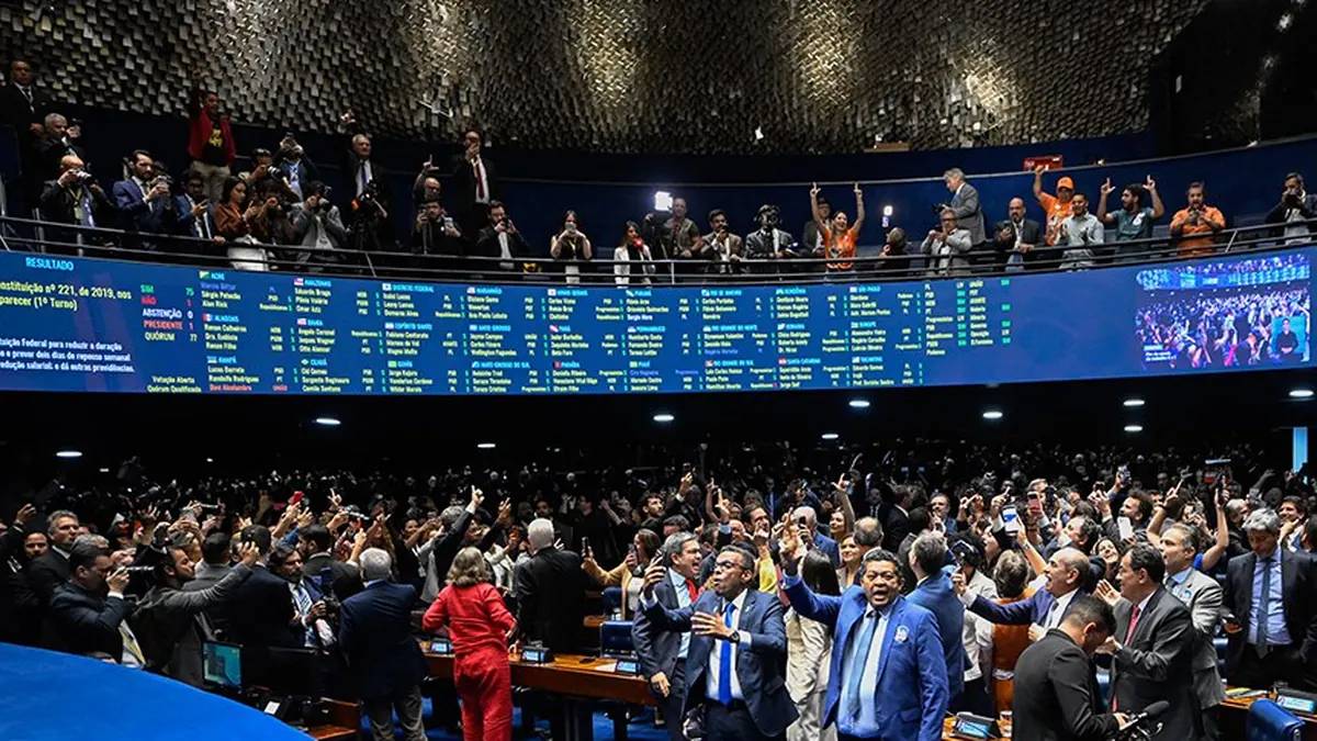 Plenário do Senado durante votação sobre a transição gradual da jornada semanal.
