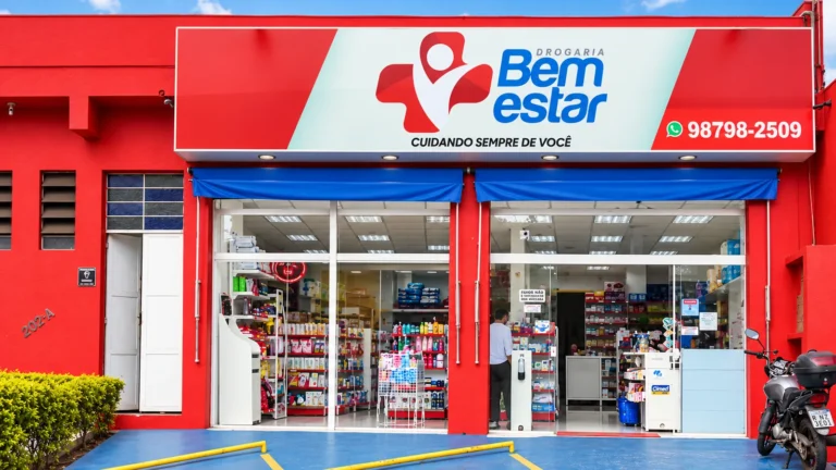 Fachada da Drogaria Bem Estar, Unidade 2, em Santana de Parnaíba.