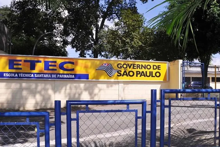 ETEC Professora Ermelinda Giannini Teixeira, na Rua Fernão Dias Falcão, em Santana de Parnaíba, São Paulo