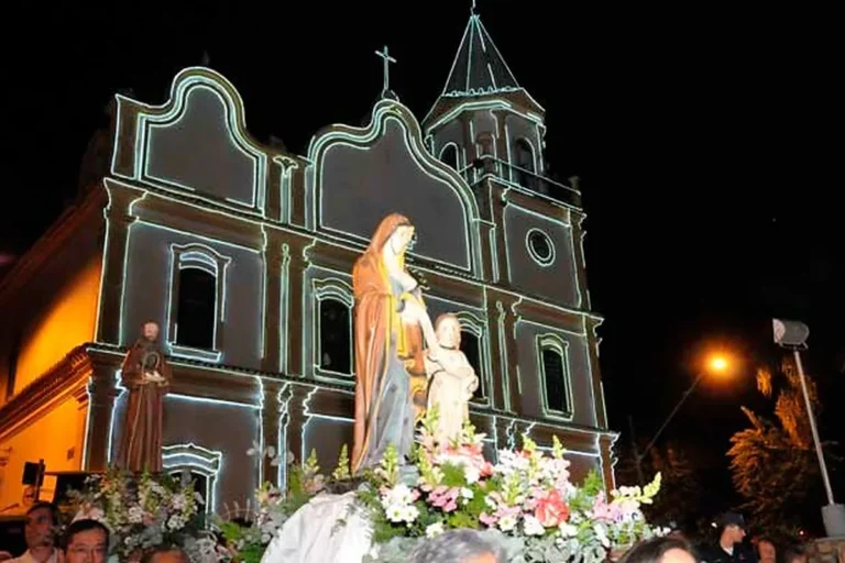 Festa da Padroeira Sant’Ana, comemorada em 26 de julho com procissão e missas, em Santana de Parnaíba