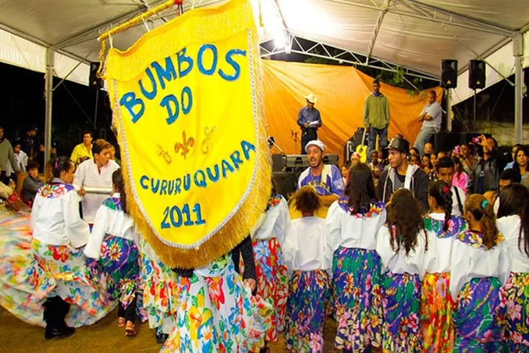 Festa do Cururuquara, no bairro Cururuquara, que celebra a abolição com sambas de roda em Santana de Parnaíba