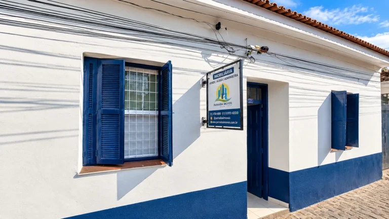 Fachada da Parnaíba Imóveis na Rua André Fernandes, 121, Centro de Santana de Parnaíba.