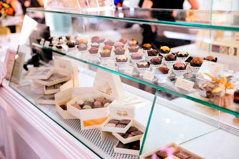 Vitrine com bombons, foto publicada no artigo sobre a chegada de Pati Piva ao Iguatemi Alphaville