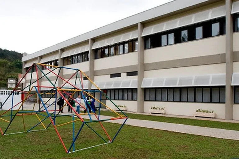 SESI Santana de Parnaíba, unidade CAT José Carlos Andrade Nadalini, no bairro Cidade São Pedro