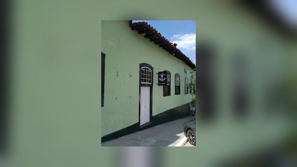 Lateral da fachada do Restaurante Um Bom Lugar, em Santana de Parnaíba